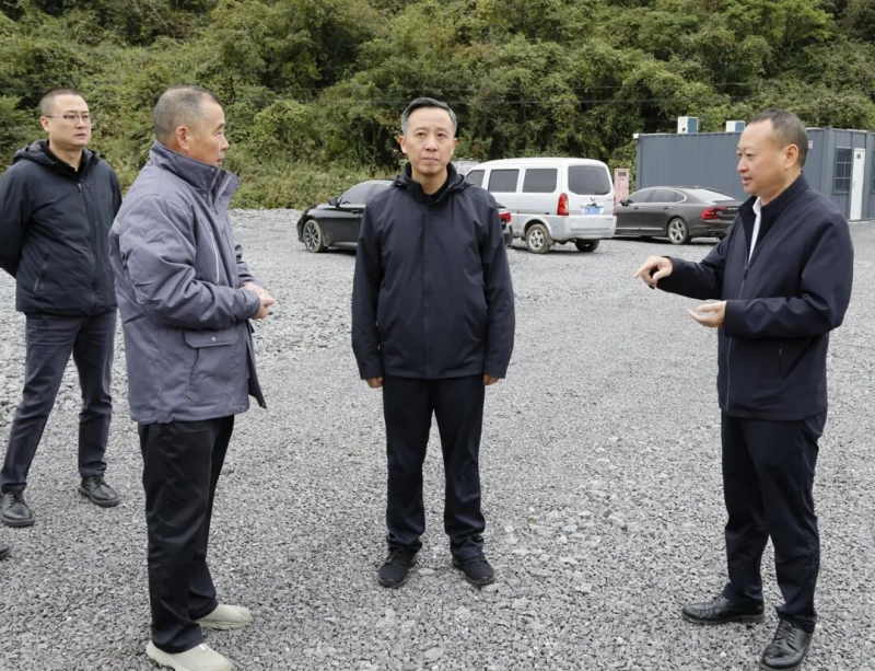  黄东调研督导重点项目建设工作 