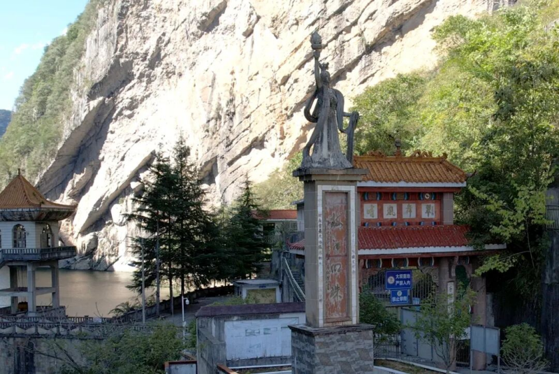  风光奇绝的洋渡峡 