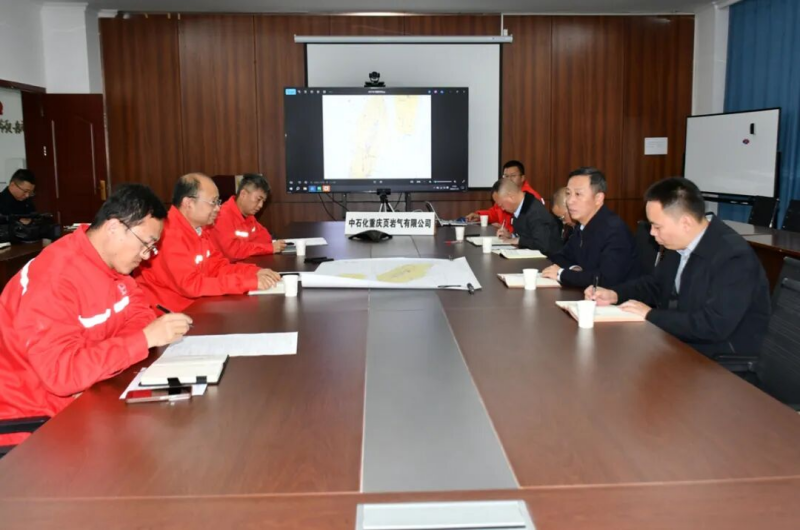  黄东到企业宣讲党的二十届四中全会精神并调研 