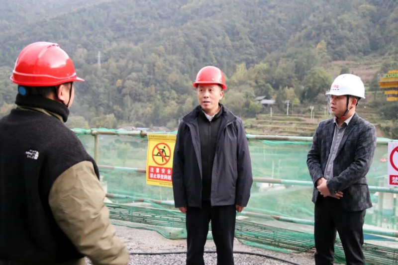  黄东到洛龙镇宣讲党的二十届四中全会精神并调研 